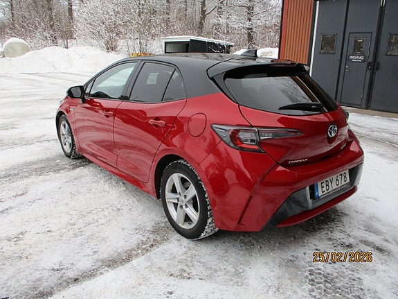 Toyota Corolla 3 of 5