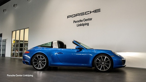 Porsche 911 Targa 4 3 of 5