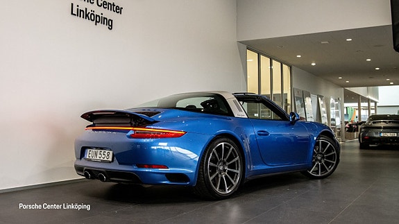 Porsche 911 Targa 4 8 of 23
