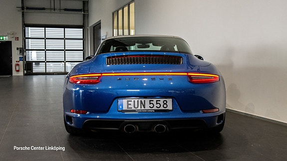 Porsche 911 Targa 4 6 of 23