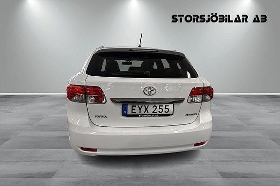 Toyota Avensis 4 of 5