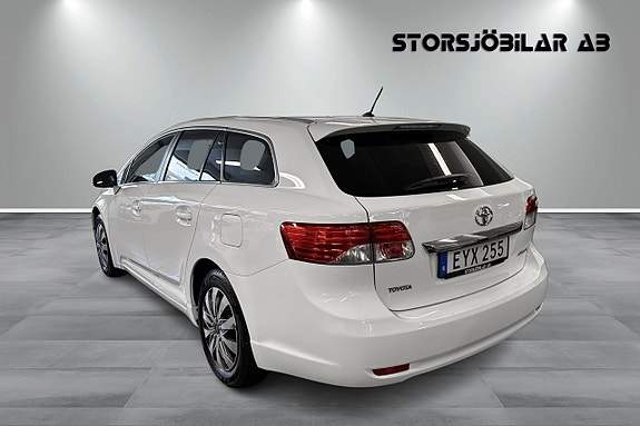 Toyota Avensis 5 of 5