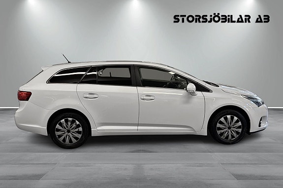 Toyota Avensis 2 of 5