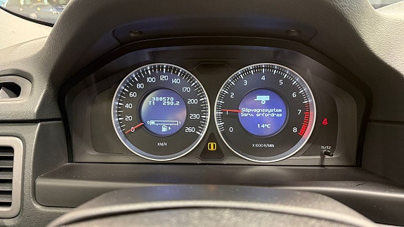 Volvo V70 12 of 12