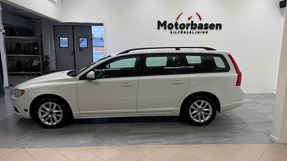 Volvo V70 2 of 12