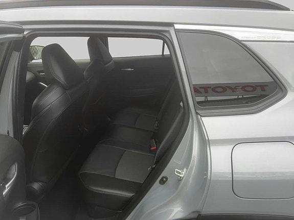 Toyota Corolla Cross 8 of 12