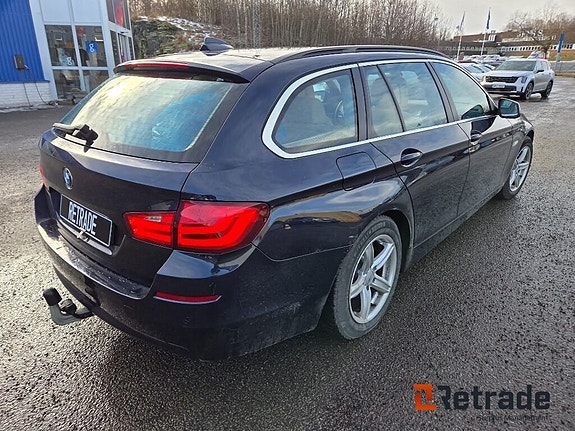 BMW 520d 3 of 5