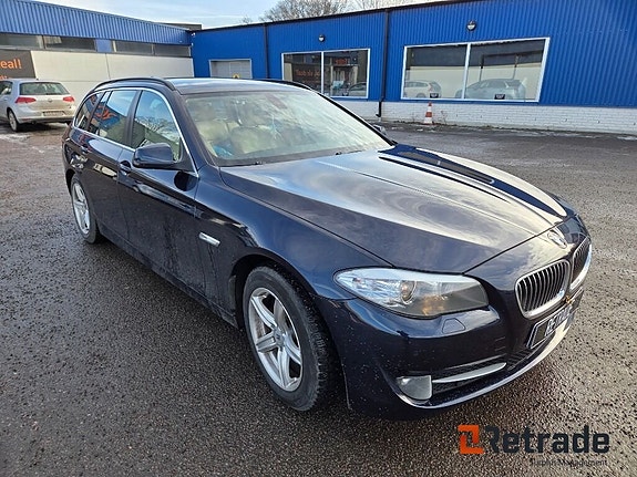 BMW 520d 2 of 5