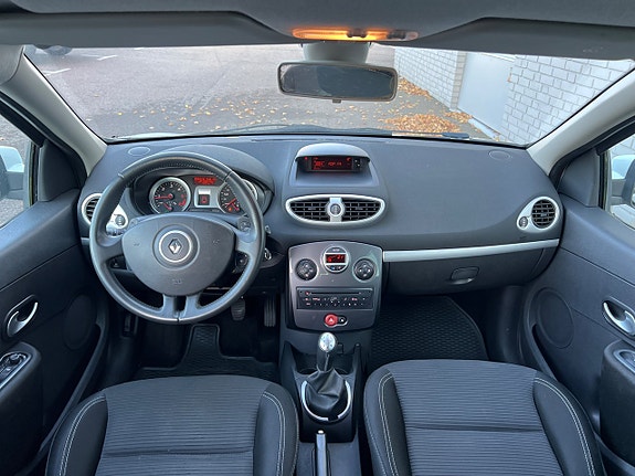 Renault Clio 8 of 19