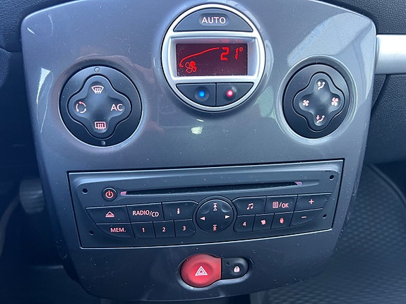 Renault Clio 18 of 19