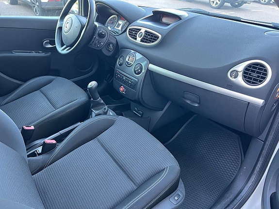 Renault Clio 12 of 19