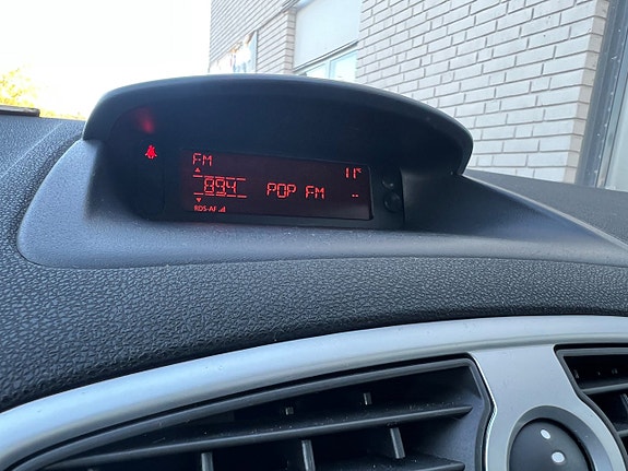 Renault Clio 17 of 19