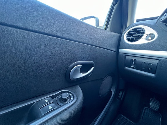 Renault Clio 15 of 19