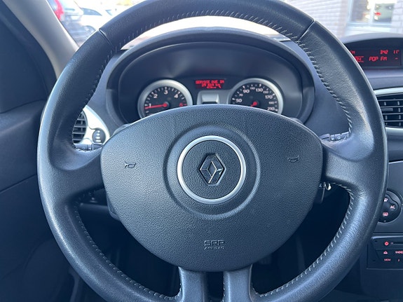 Renault Clio 16 of 19