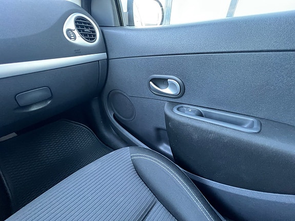 Renault Clio 19 of 19