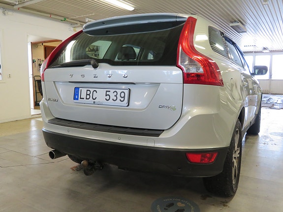 Volvo XC60 13 of 30