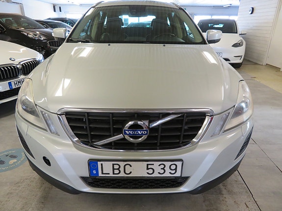 Volvo XC60 2 of 30