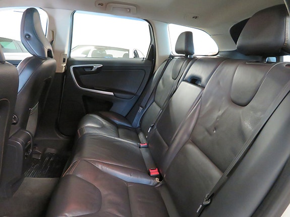 Volvo XC60 25 of 30