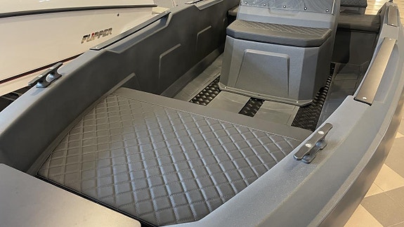 SeaStorm 17 Light Grey | Mercury F60 4 of 19