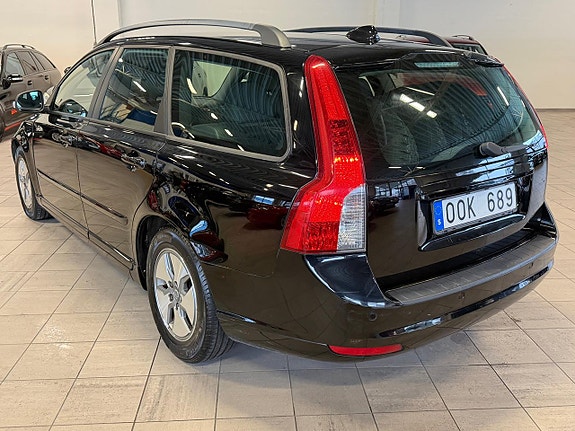 Volvo V50 2 of 15