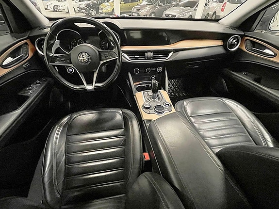 Alfa Romeo Stelvio 6 of 7