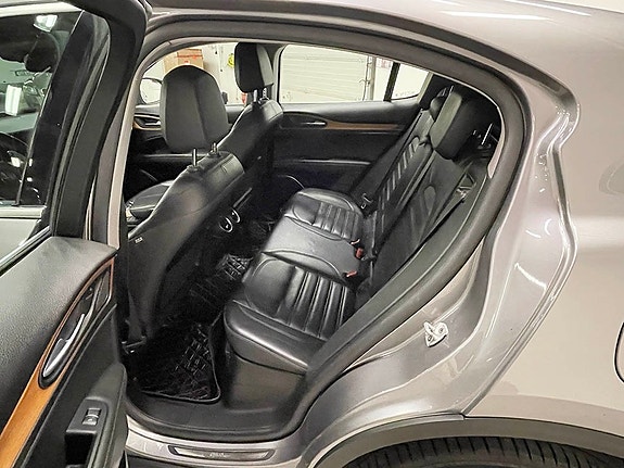 Alfa Romeo Stelvio 5 of 5