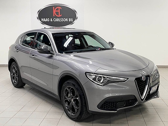 Alfa Romeo Stelvio 2 of 5
