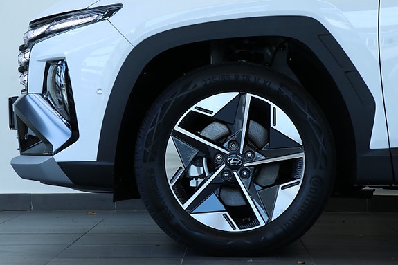 Hyundai Tucson 2 of 17