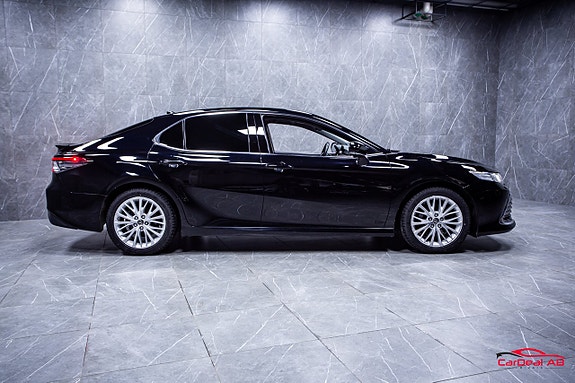 Toyota Camry 8 of 27