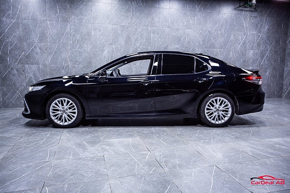 Toyota Camry 4 of 27