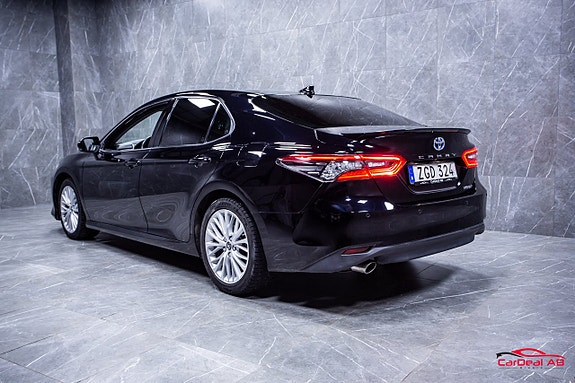 Toyota Camry 5 of 27