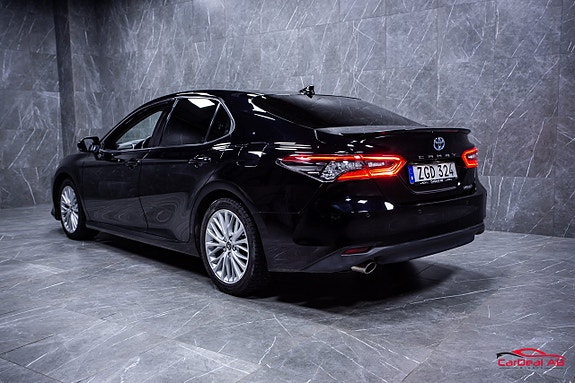 Toyota Camry 5 of 5