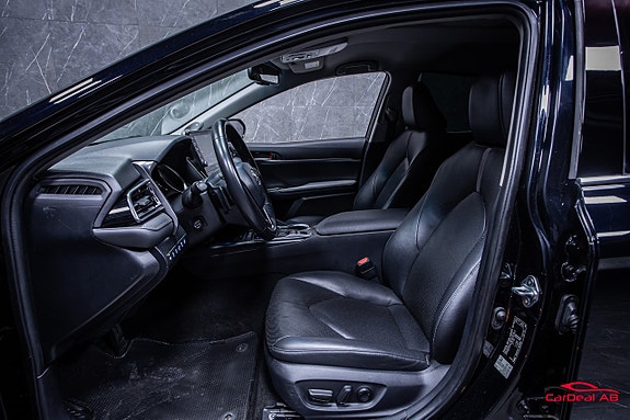 Toyota Camry 10 of 27