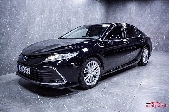 Toyota Camry 3 of 27