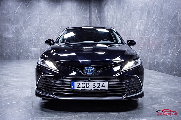 Toyota Camry 2 of 27