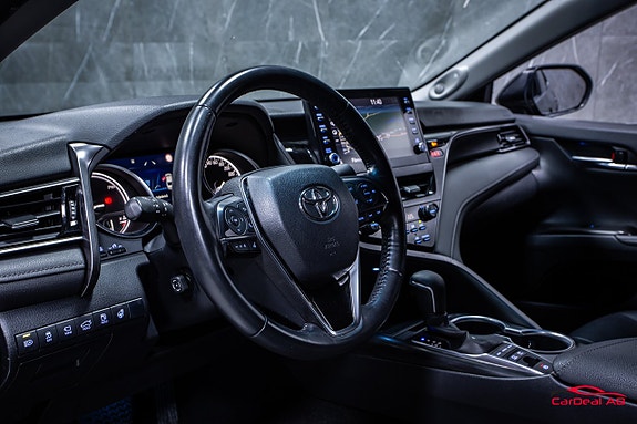 Toyota Camry 12 of 27