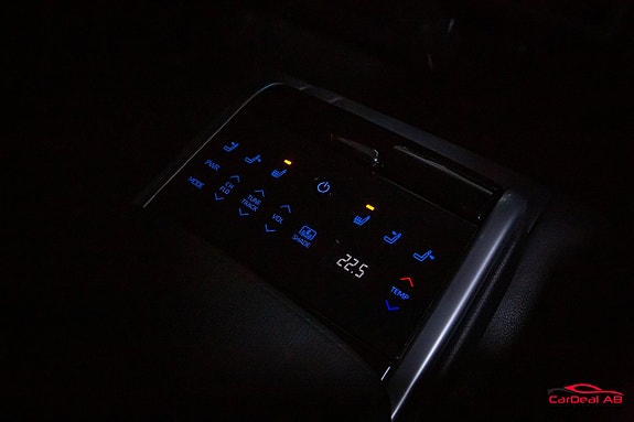Toyota Camry 17 of 27