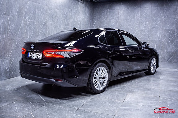 Toyota Camry 7 of 27