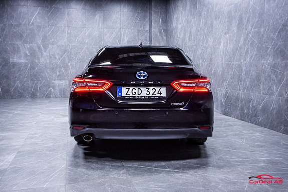 Toyota Camry 6 of 27