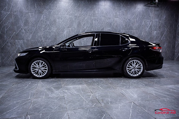 Toyota Camry 4 of 5