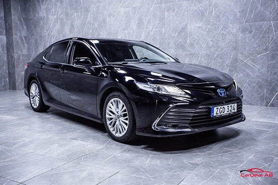 Toyota Camry 9 of 27
