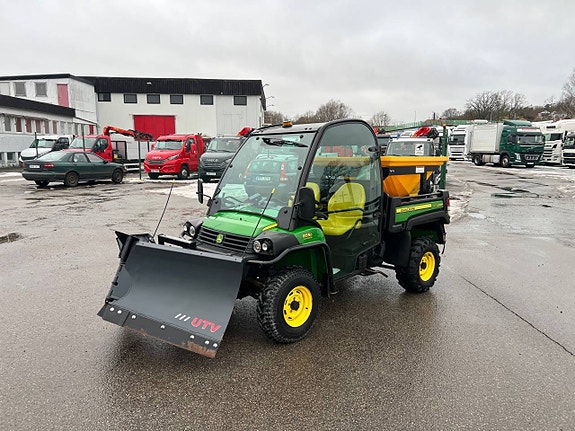 John Deere GATOR XUV 855D med Vikplog & Sandspridare