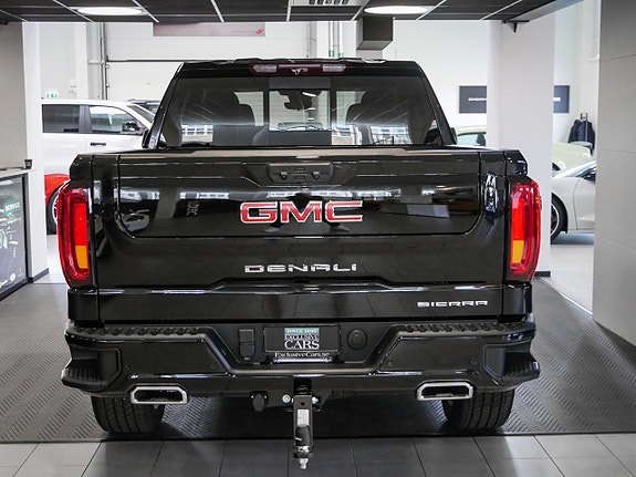 GMC Sierra 4 of 5