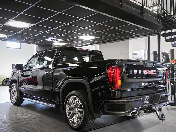 GMC Sierra 3 of 5