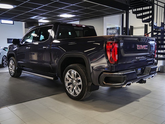 GMC Sierra 3 of 5