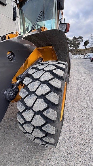 Volvo L90E 3 of 5