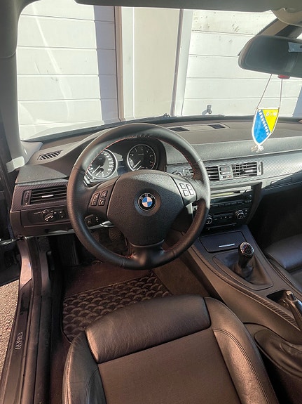 BMW 325i 5 of 7
