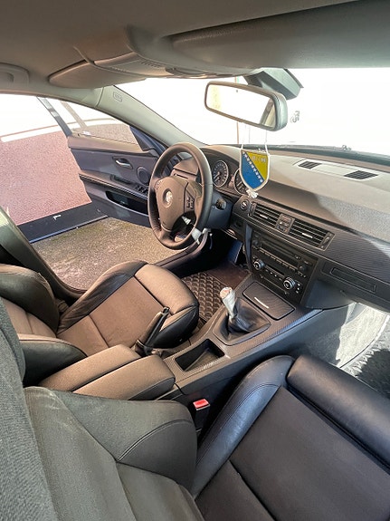 BMW 325i 4 of 7