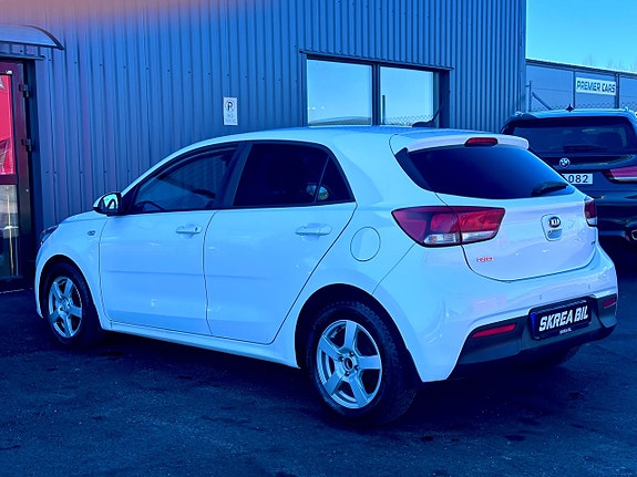 Kia Rio 8 of 19