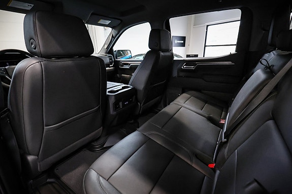 Chevrolet Silverado EV 26 of 30